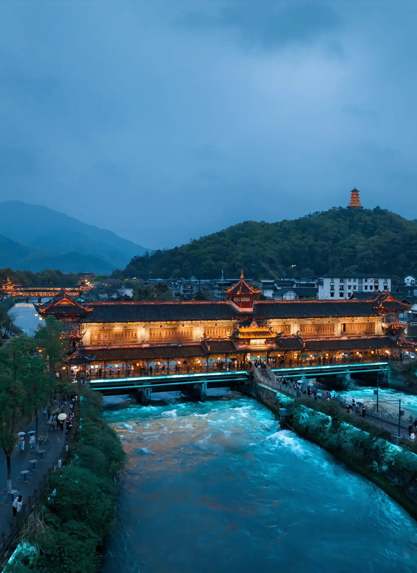 World Travel Food Tips: For China’s Local Dishes & Global Cuisines